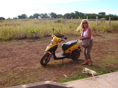 Carolinas scooter in Rapa Nui